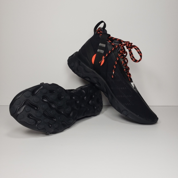 nike react runner mid wr ispa black on feet